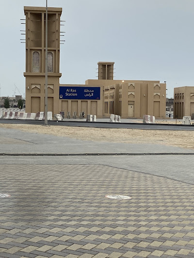 Al Ras Metro platform
