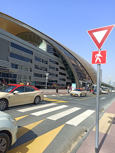 Business Bay Metro Station platform