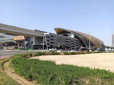 Business Bay station entrance