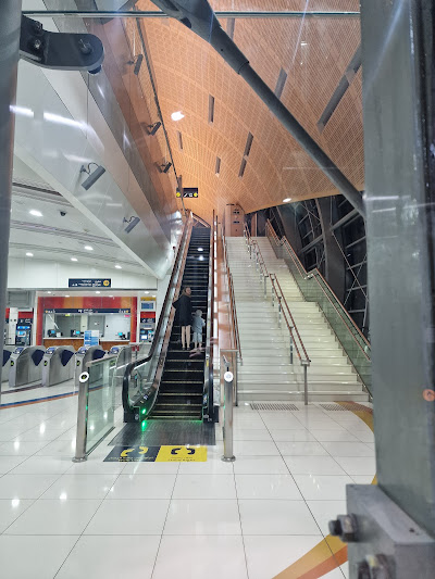 Dubai Healthcare City Metro Station, Dubai