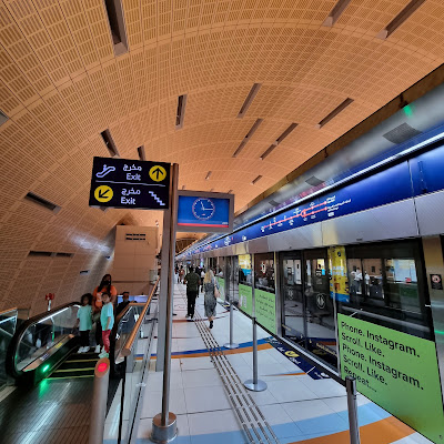 Mall of Emirates Metro Station platform