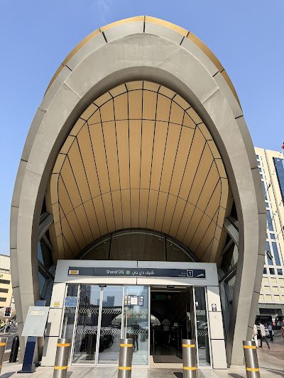 Sharaf DG Metro Station platform